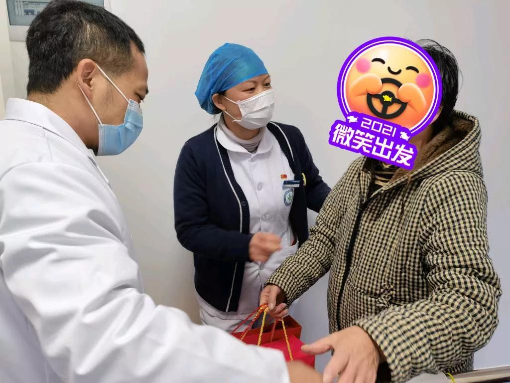 慶佳節(jié) 迎新春——病房里的醫(yī)患同樂