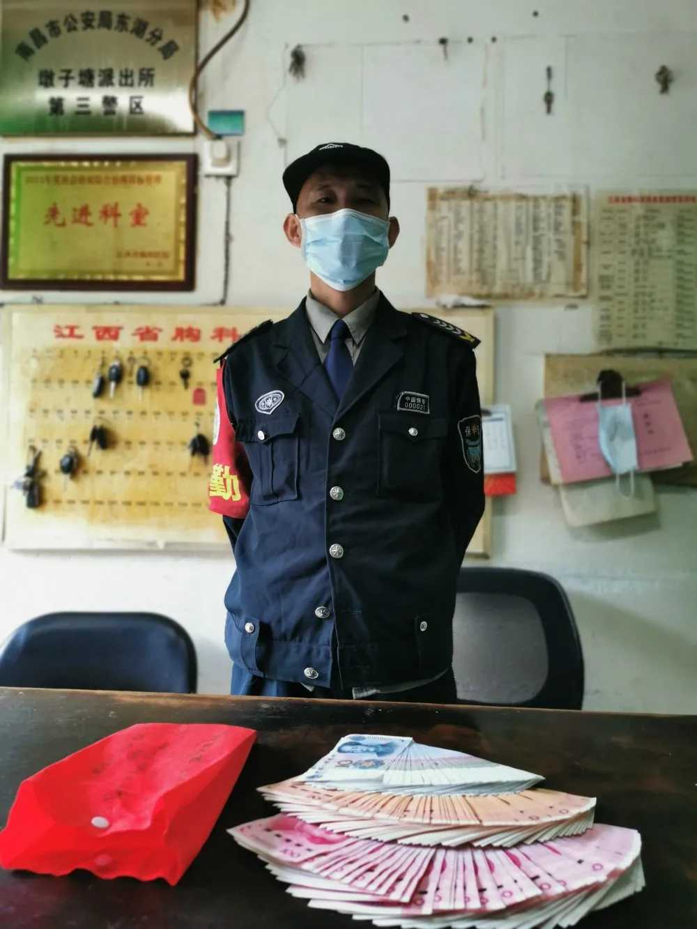 「拾金不昧」平凡崗位展高尚人格