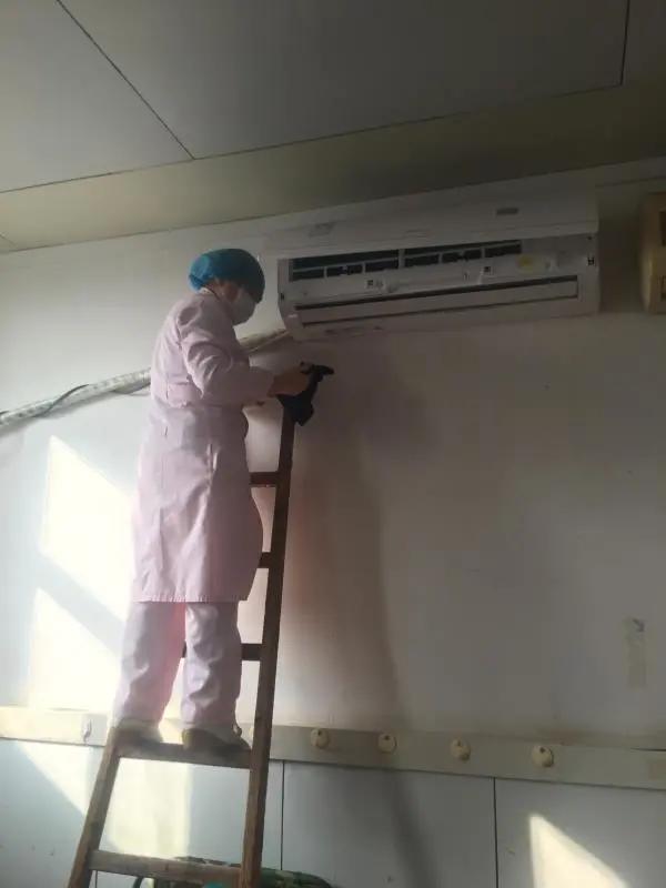 省胸科醫(yī)院開展“迎新春 除舊塵”環(huán)境衛(wèi)生大掃除活動