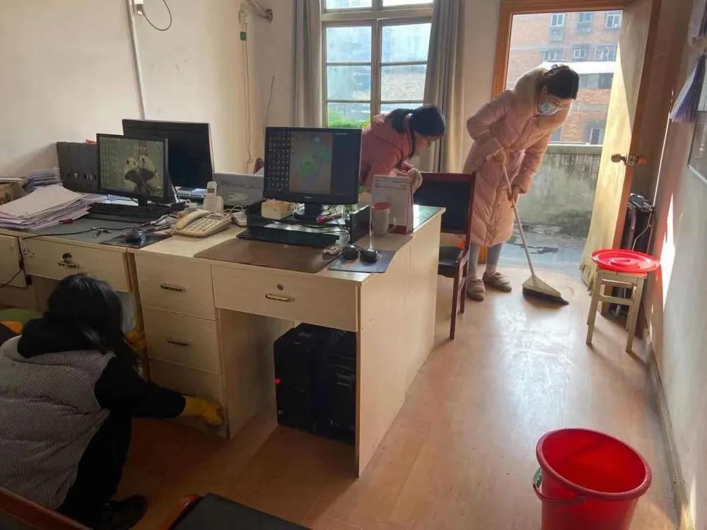 省胸科醫(yī)院開展“迎新春 除舊塵”環(huán)境衛(wèi)生大掃除活動